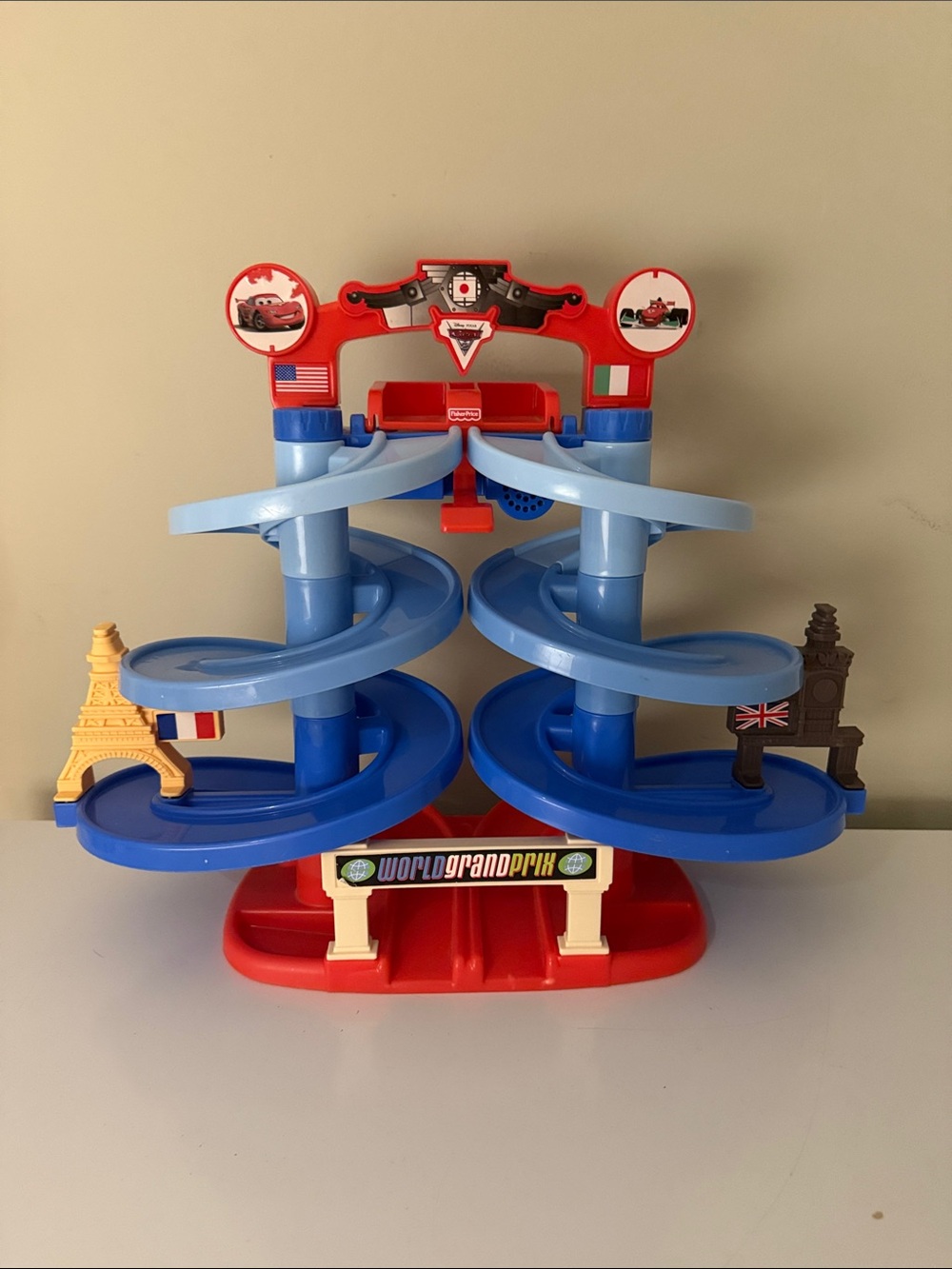 Fisher-Price Disney/Pixar Cars 2 Spiral Speedway Grand Prix
